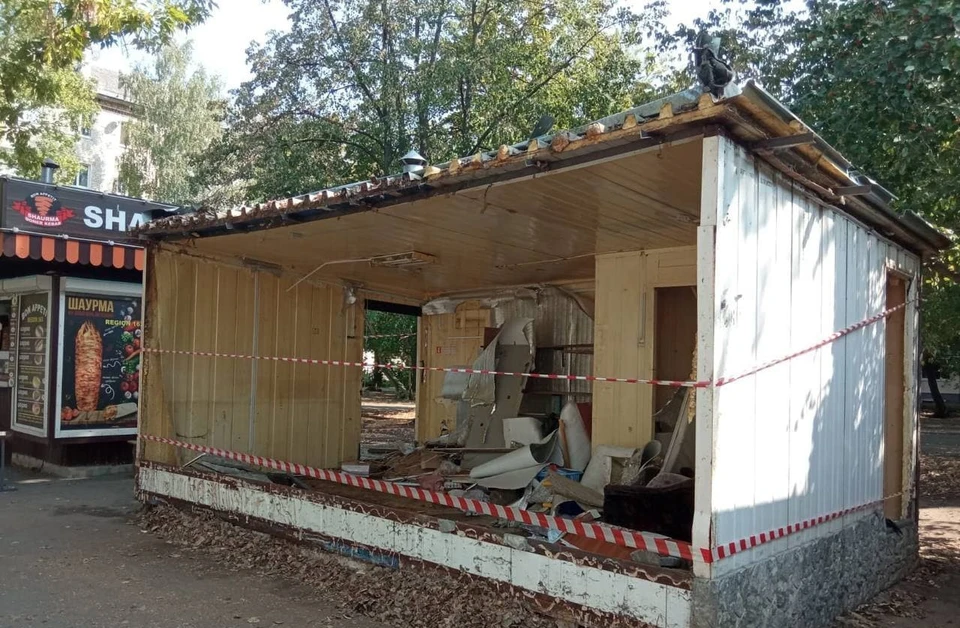 В Тольятти сносят незаконные пивные павильоны