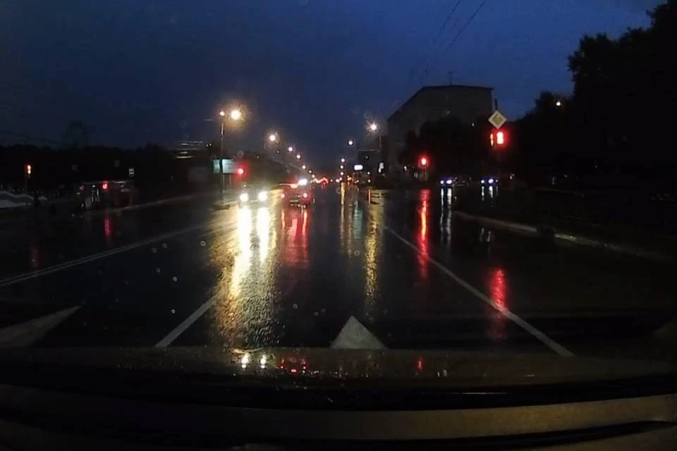Пешеход перебегал дорогу в темноте на красный. Фото: vk.com/murmansk_dtp