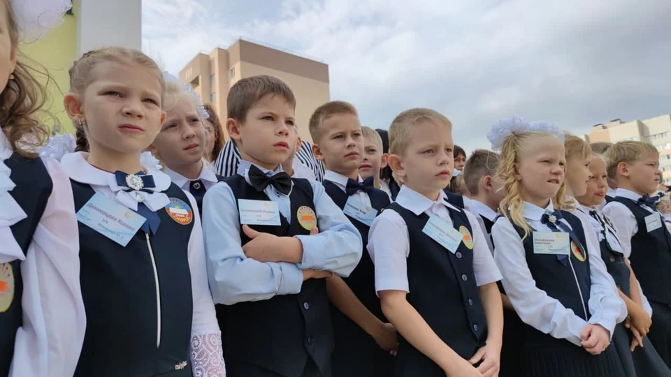 На открытии новой школы в Солнечном-2. Фото пресс-службы губернатора
