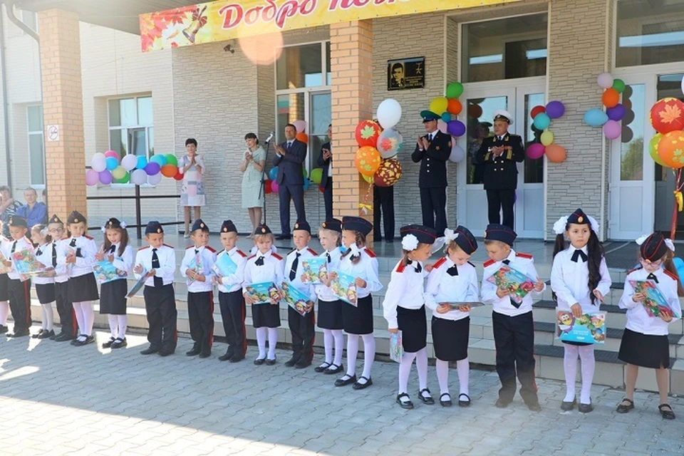 Ирина Зикунова поздравила с началом учебного года учащихся школы в селе Казакевичево