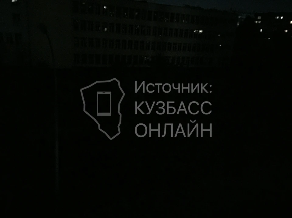 В Кемерове жительница пожаловалась на неработающие фонари по аллее вдоль школы. Фото: «Кузбасс Онлайн».