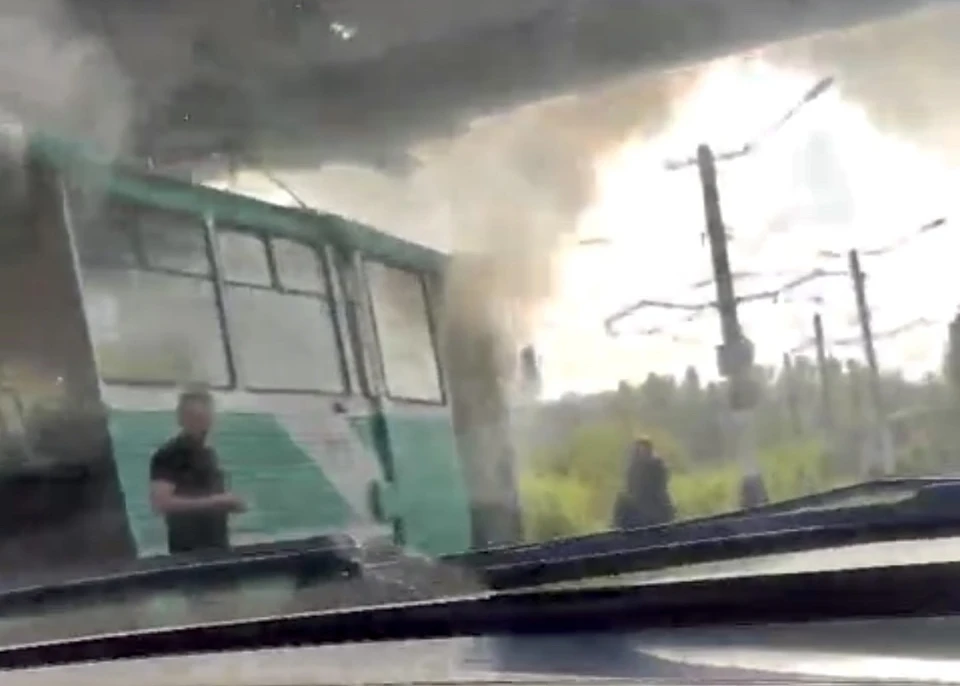 В Кузбассе на ходу загорелся очередной трамвай. Фото: ВКонтакте/poik42.