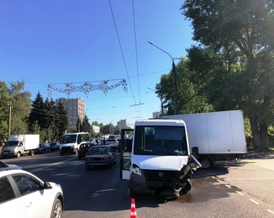 Выяснением обстоятельств аварии на улице Ворошилова занимаются три ведомства: полиция, Следственный комитет и прокуратура.