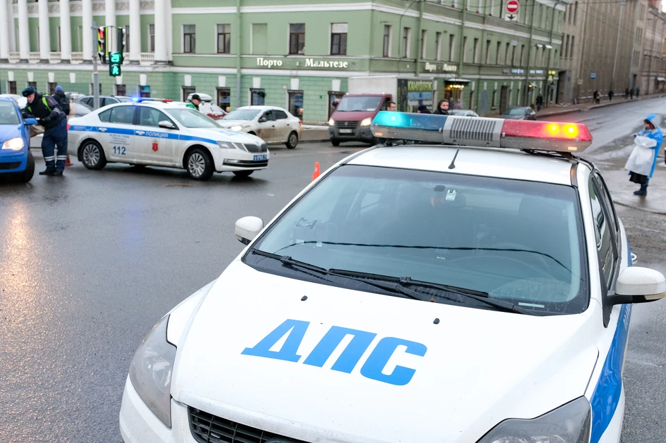 Петербургская полиция нашла водителя на "Инфинити", посадившего за руль трехлетнего племянника