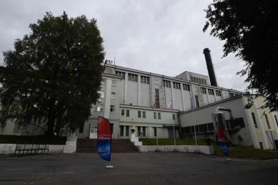 Дубровская ГЭС строилась по необычному архитектурному решению - в форме крыльев бабочки. Фото: Правительство Ленобласти.