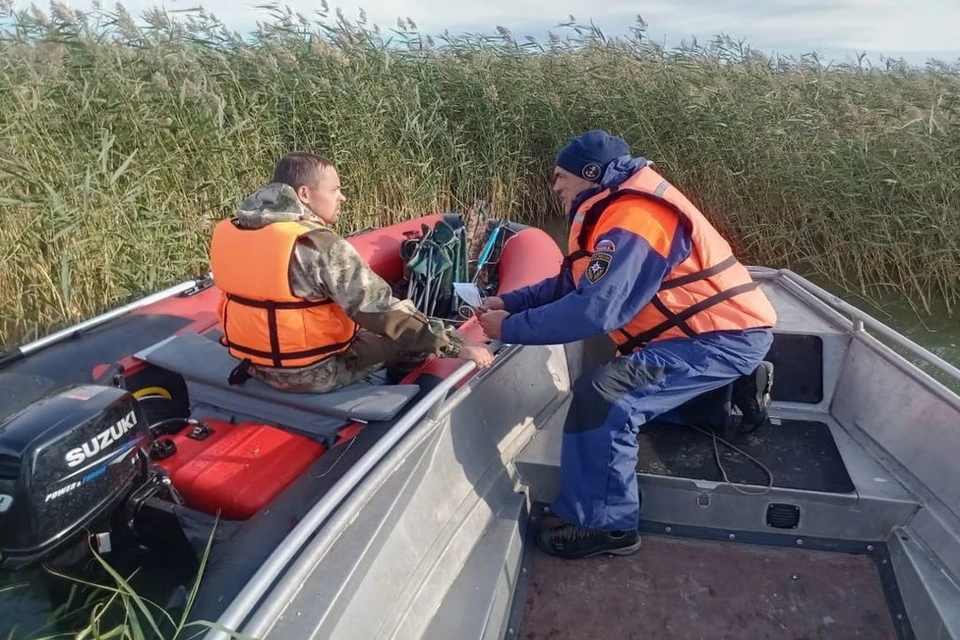 На спасение каждого рыбака ушло около часа времени. Фото: ГУ МЧС России по НСО