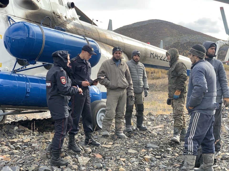 «Не знаю, чем занимаюсь»: нелегалов задержали на руднике Колымы. Фото: МВД Магаданской области