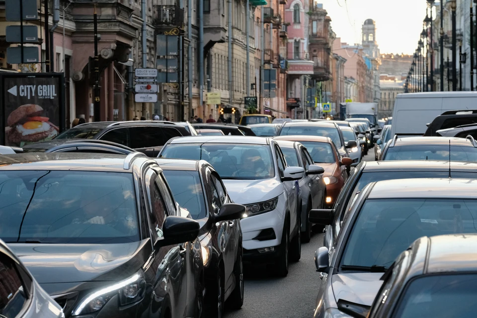Красногвардейский район Петербурга встал в жесткие пробки утром 15 сентября