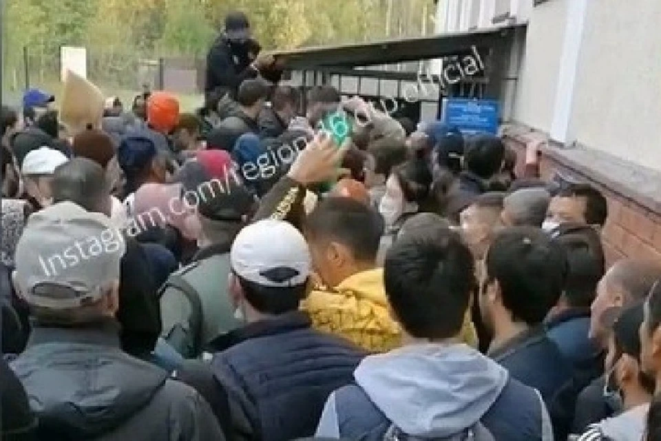 Срок продления регистрации у мигрантов истекает 30 сентября.