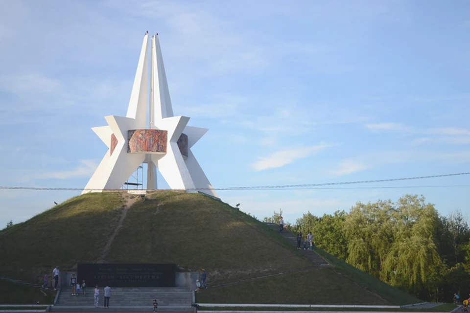 В этом году из-за коронавируса отказались от Парада поколений и народных гуляний.