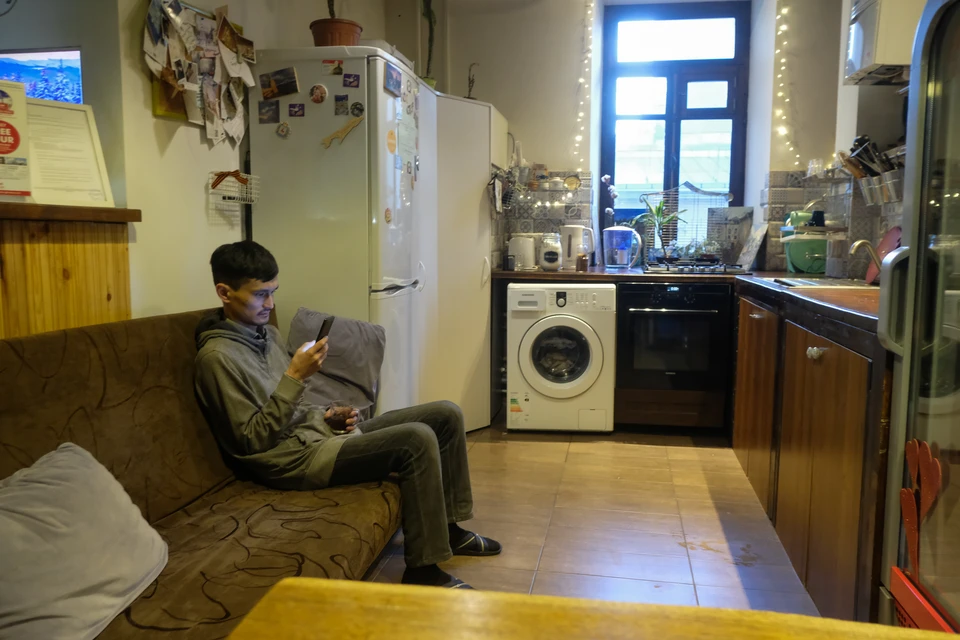 Сейчас снять угол в комнате с одним-двумя жильцами можно за 4-6 тысяч рублей.