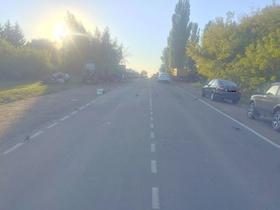 Под Орлом погиб водитель, обгонявший трактор и врезавшийся в «Камаз». Фото: Госавтоинспекция Орловской области.