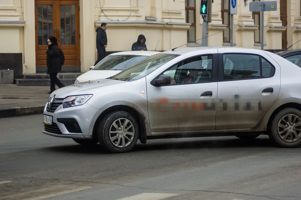 Он брал заказы, а параллельно еще и воровал канализационные люки