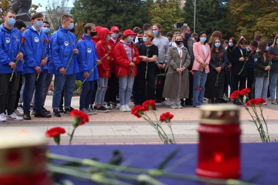 На площади Гагарина организовали мемориал. Фото: страница в Instagram Алексея Логвиненко