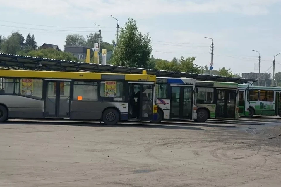На маршрута № 110 должны были быть девять автобусов, а работали три