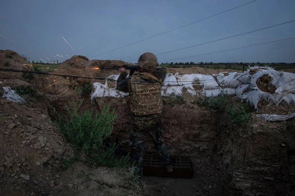 Часто украинские военные в пьяном угаре начинают стрелять на передовой. Фото: Пресс-центр штаба «ООС»
