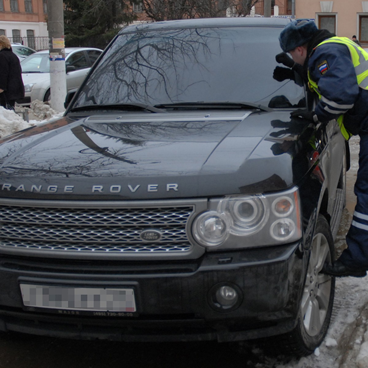 Пьяный житель Мурманска ночью угнал у знакомого Range Rover - KP.RU