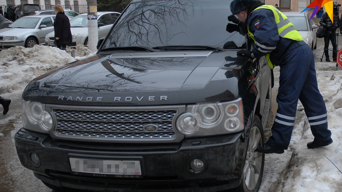 Пьяный житель Мурманска ночью угнал у знакомого Range Rover - KP.RU