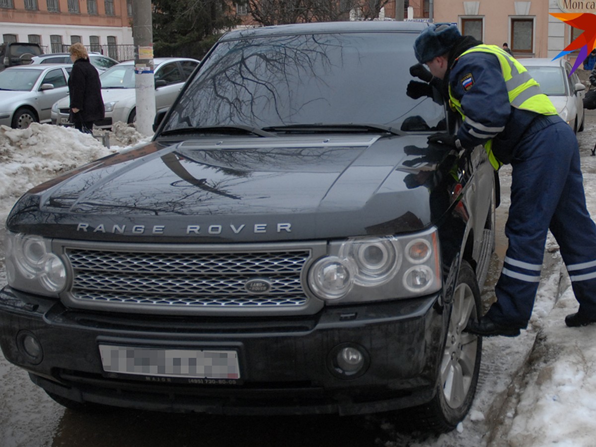 Пьяный житель Мурманска ночью угнал у знакомого Range Rover - KP.RU