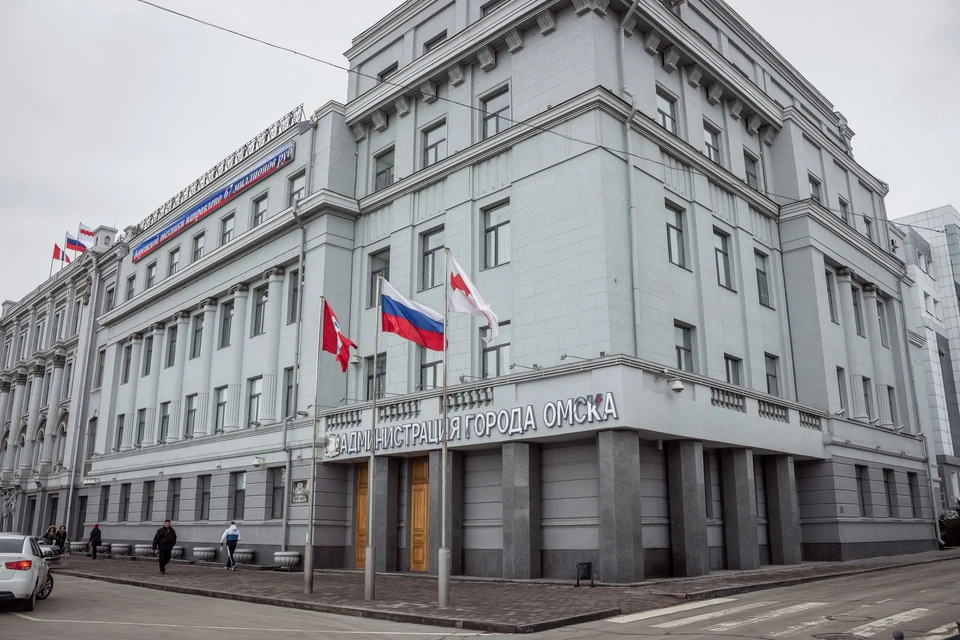 Сейчас временно исполняет обязанности мэра