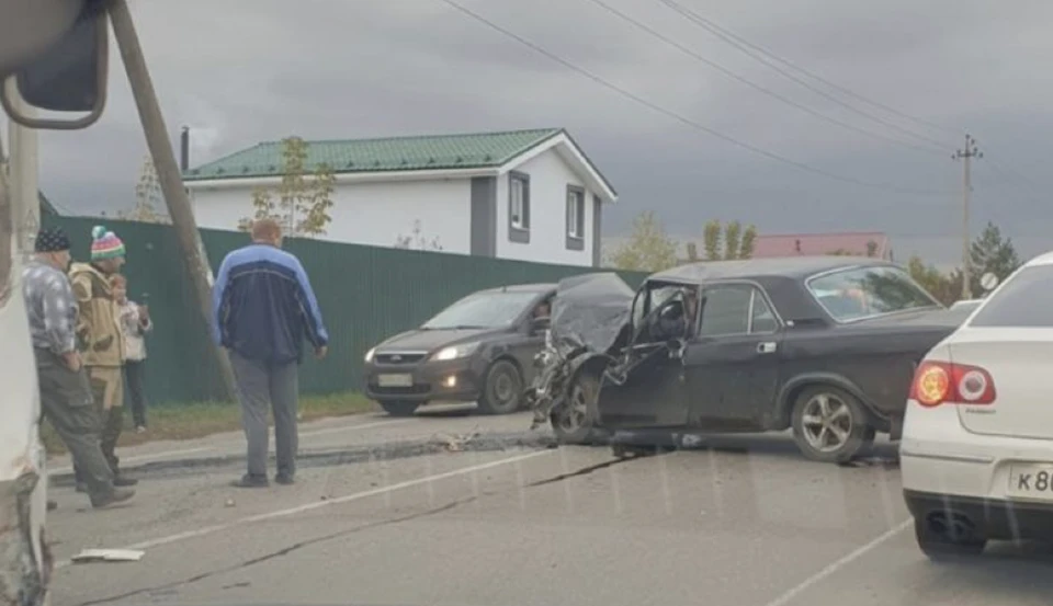 Автомобиль протаранил автобус в Нижнем Новгороде Фото: @bez_cenznn