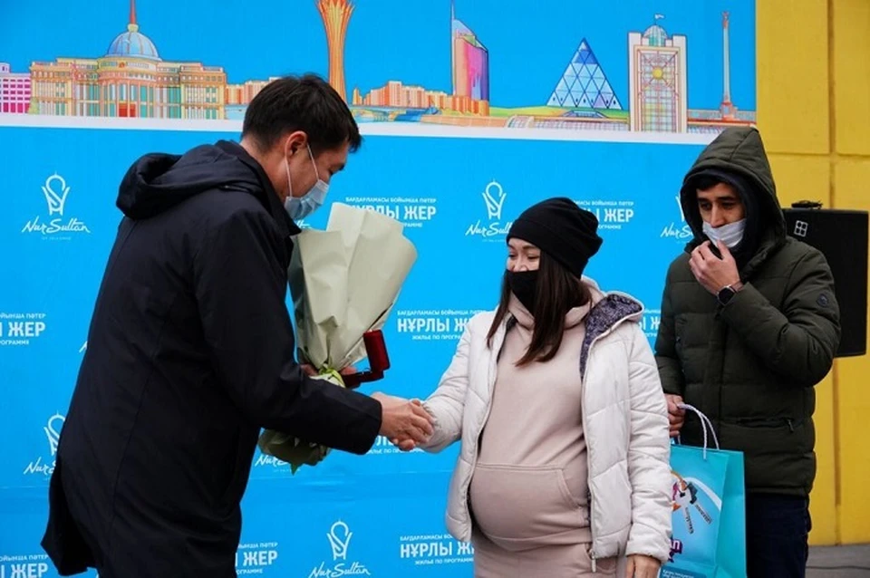 Обладательницами собственных квадратных метров в этот день стали молодой учитель столичной школы № 65 Агила Ганикызы и жительница столицы Алия Алиева.