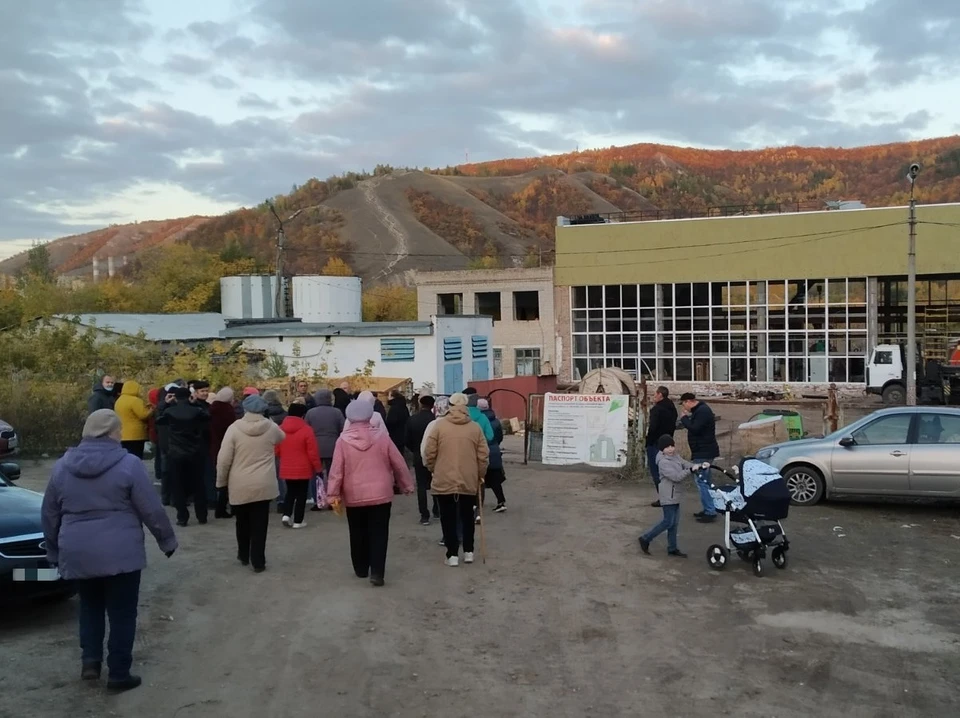 Отопление обещали дать 5 октября, а вместо этого отключили еще и воду - и холодную, и горячую