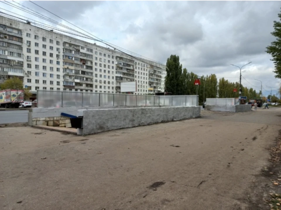 Пластиковые экраны установили над входами в нижегородское метро Фото: группа Вконтакте «Ленинский LIVE Новый»