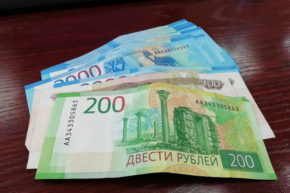 Предприниматель передал министру 660 тысяч рублей