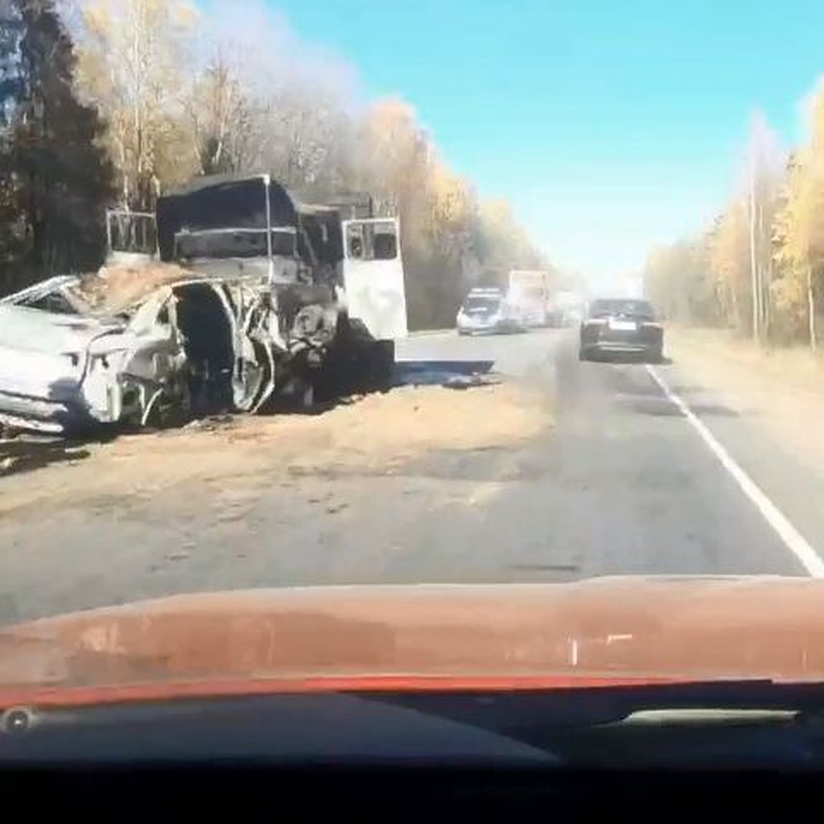 Под Ярославлем столкнулись и загорелись машины: один человек погиб - KP.RU