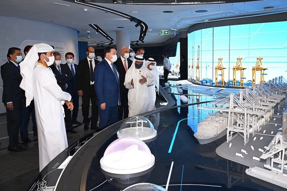Во время визита в ОАЭ Аскар Мамин подписал ряд соглашений по реализации совместных проектов на сумму более шести мллиардов долларов.