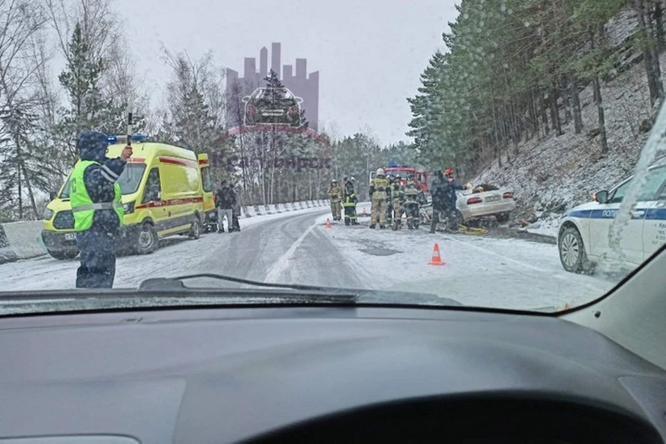 На трассе Красноярск – Дивногорск столкнулись две машины, пострадали 4 человека. Фото: ГИБДД