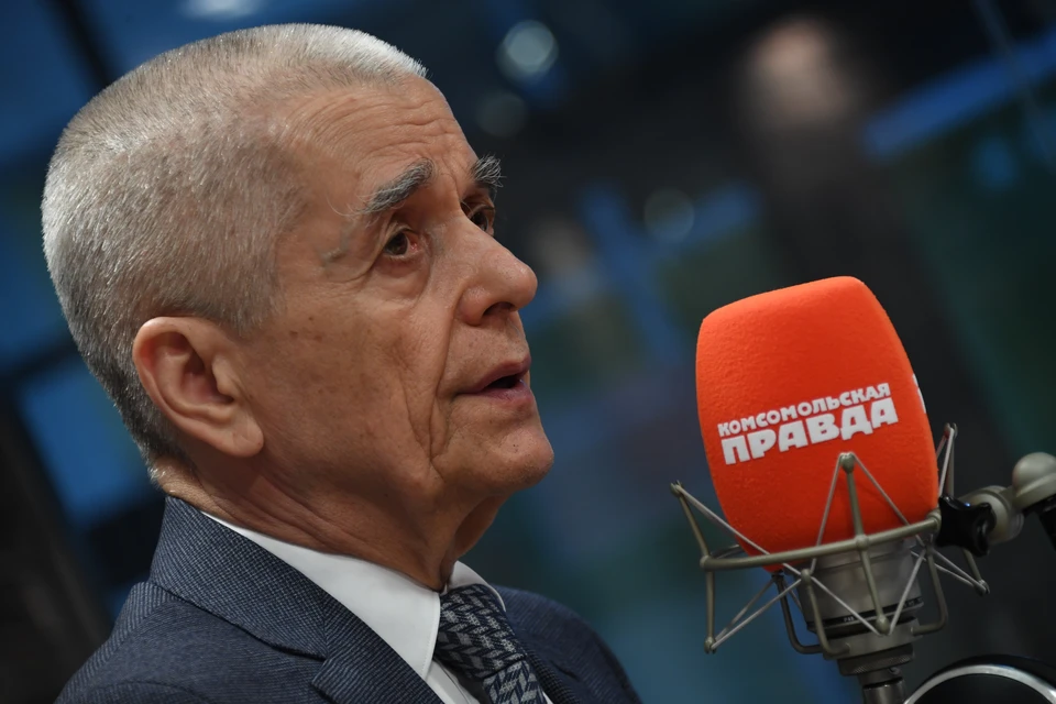 Онищенко помолился, чтобы в ноябрьские праздники была плохая погода и люди сидели дома