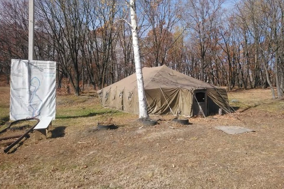 Такая палатка стоит уже 7 лет, рядом вагончик-сторожка. Фото предоставлено героем публикации