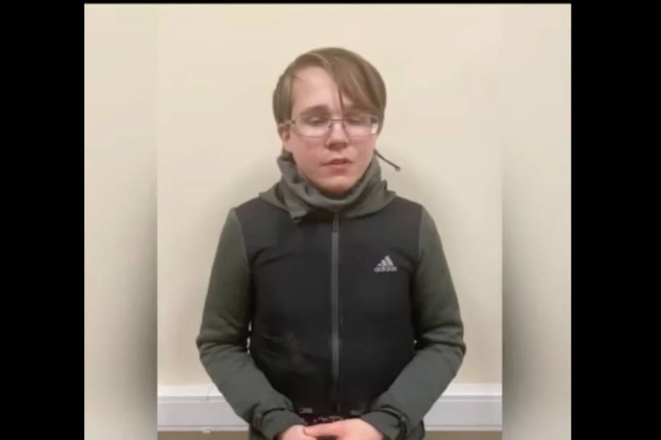 Обвиняемому в поджоге здания правительства Мурманской области 18 лет. Фото: скриншот видео