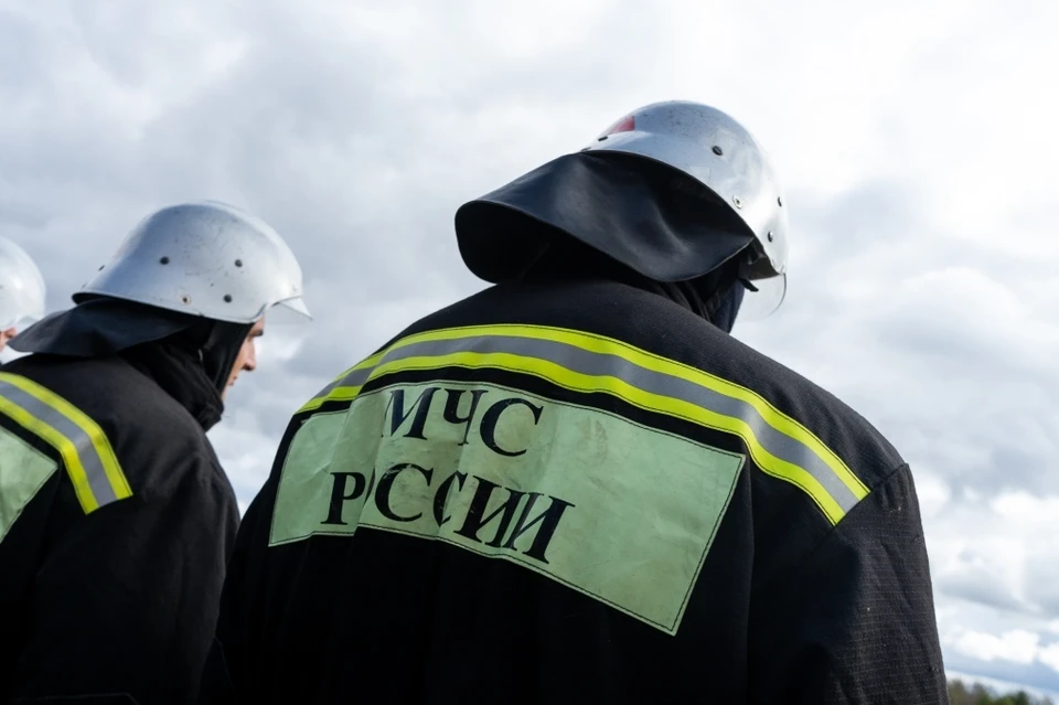 В Орловской области на поле сгорел экскаватор