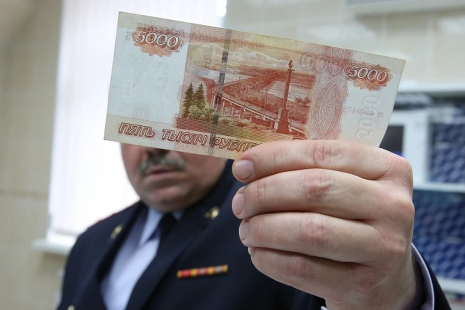Полицейские нашли злоумышленника, расплачивающегося за проезд липовыми пятитысячными купюрами