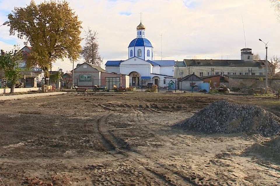 Сквер создают на пустыре после сноса здания старой школы. Фото: ГТРК "Брянск".