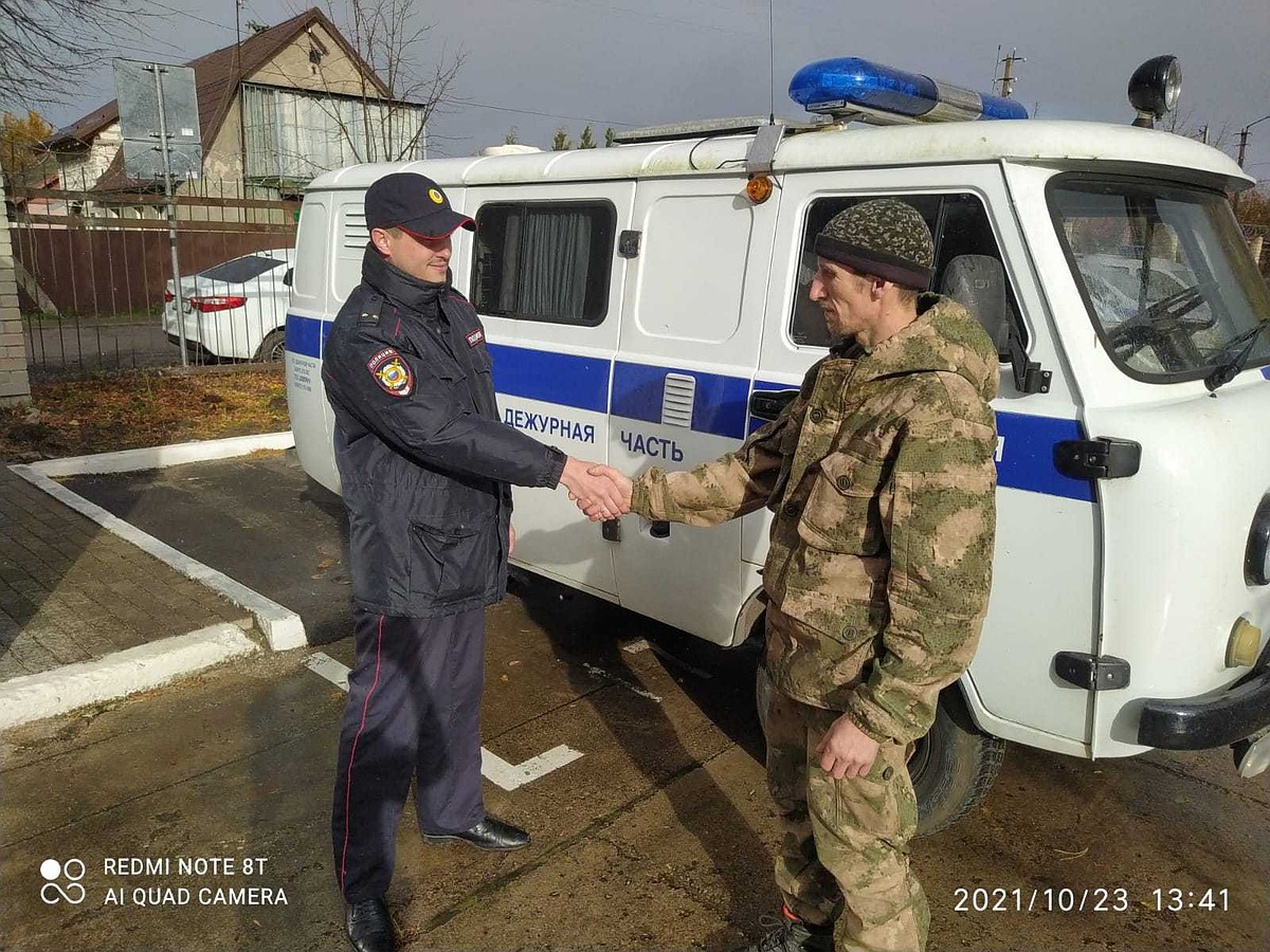 Начальник областного УМВД попросил наградить полицейского и волонтера за  спасение рыбака - KP.RU