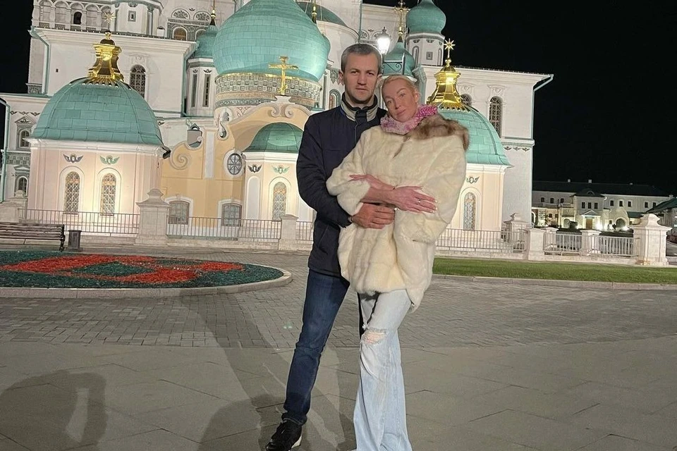 Анастасия Волочкова привела нового жениха Володю молиться в церковь