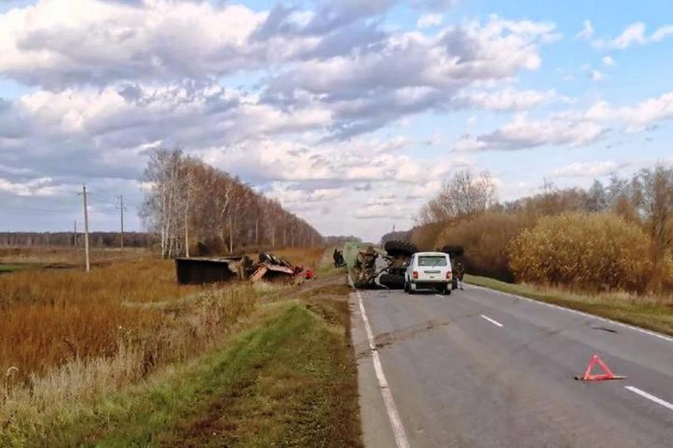 В ДТП с трактором пострадал водитель КамАЗа