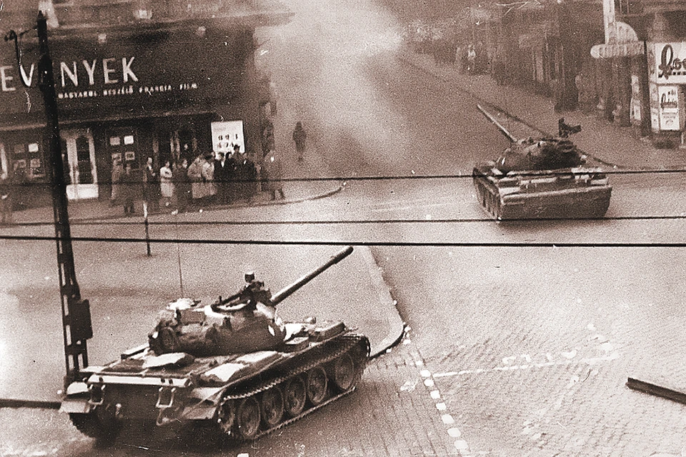 Появление советских танков на улицах Будапешта остановило бесчинства... Фото: World History Archive/Global Look Press