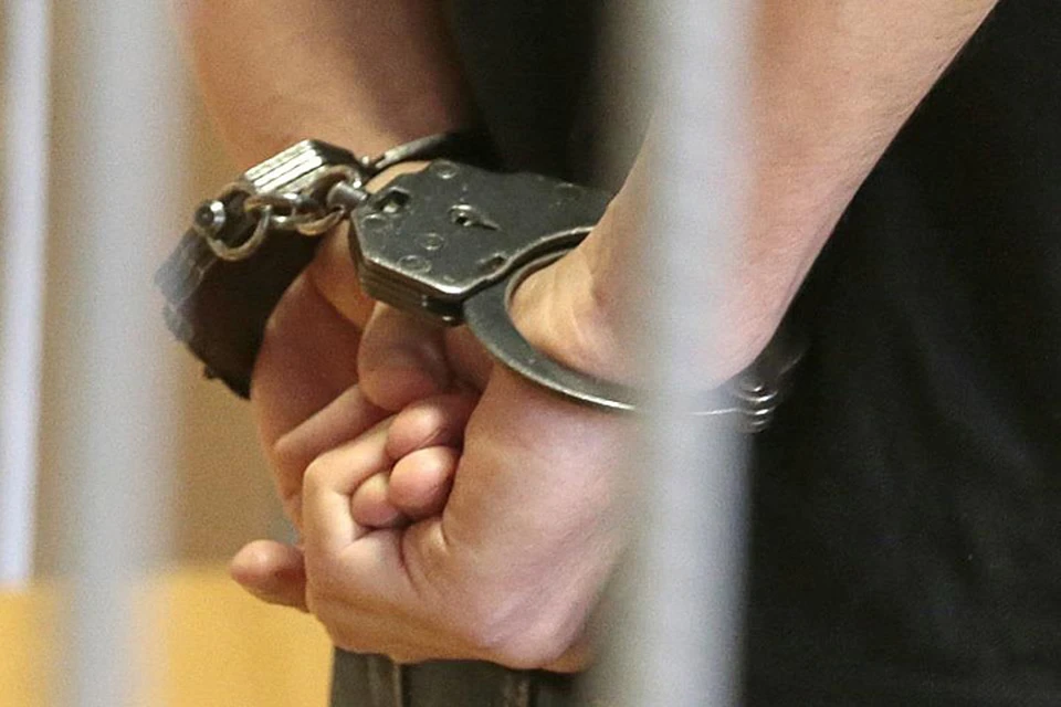 Владельцу мини-склада поддельного алкоголя и табака грозит до шести лет лишения свободы.