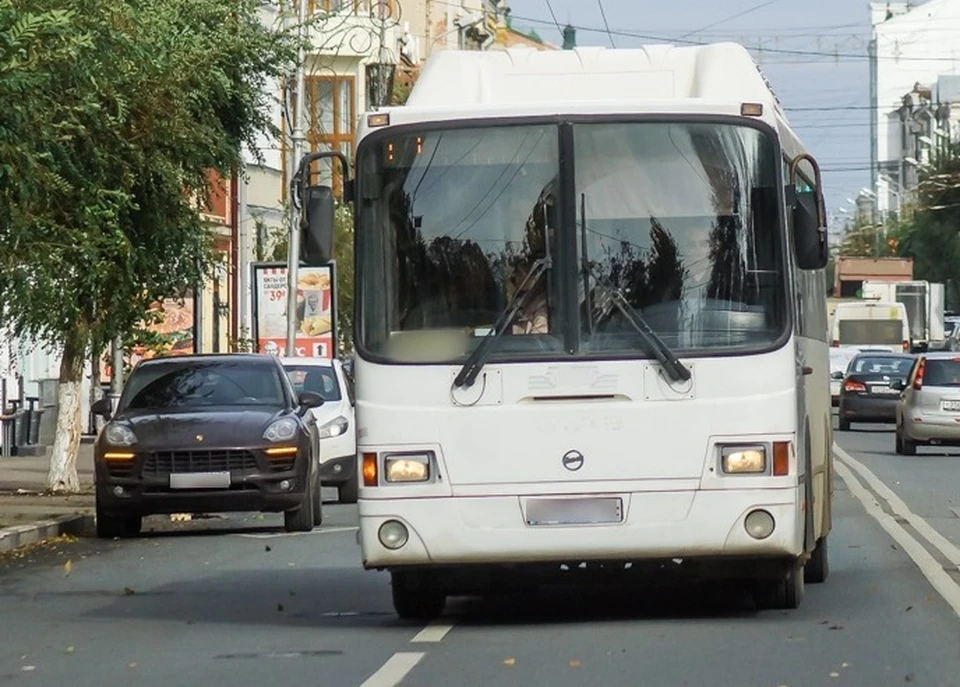 Автобус № 1 ходит от ж/д вокзала до Красной Глинки