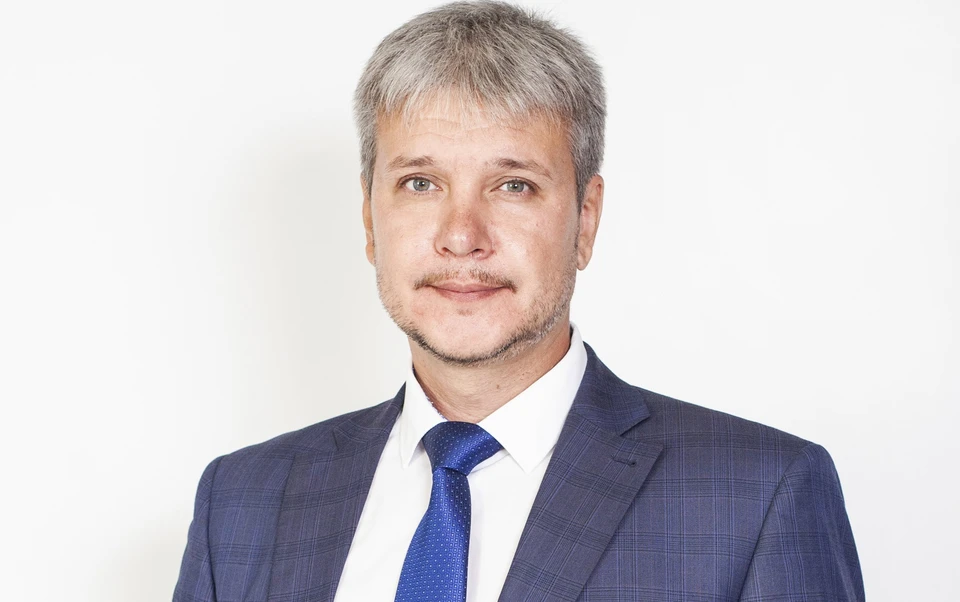 Алексей Невзгодов работает учителем.