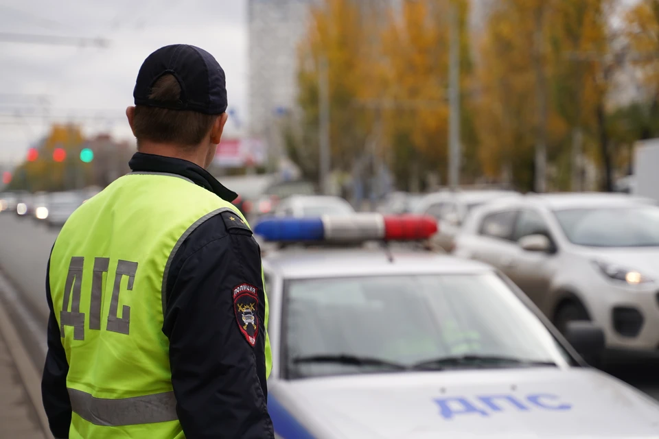 В Кузбассе мужчина ударил сотрудника ДПС из-за замечания.