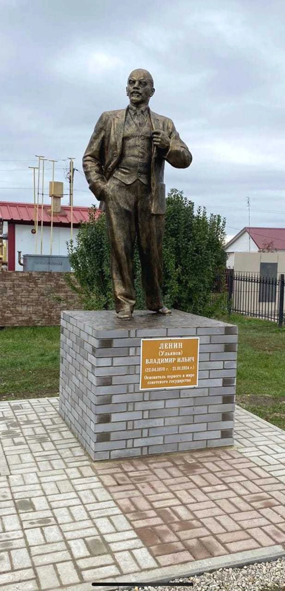 Таким памятник Ленину стал после реставрации.