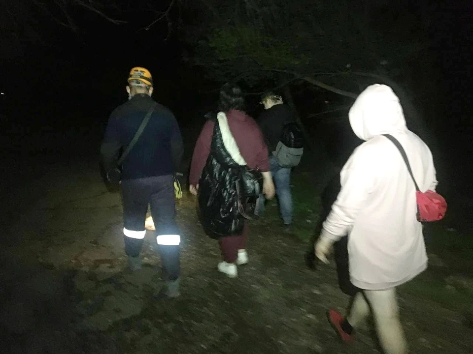 Спасатели помогли трем заблудившимся в Сочи туристам Фото: пресс-служба ЮРПСО МЧС России