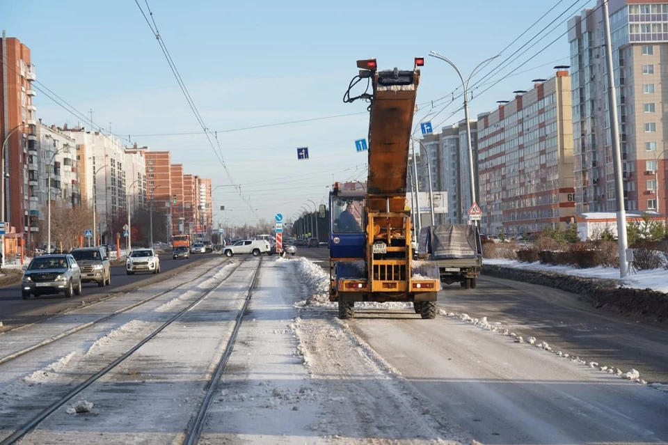 С начала сезона вывезли уже 40,5 тысяч кубометров снега. Фото: АПК