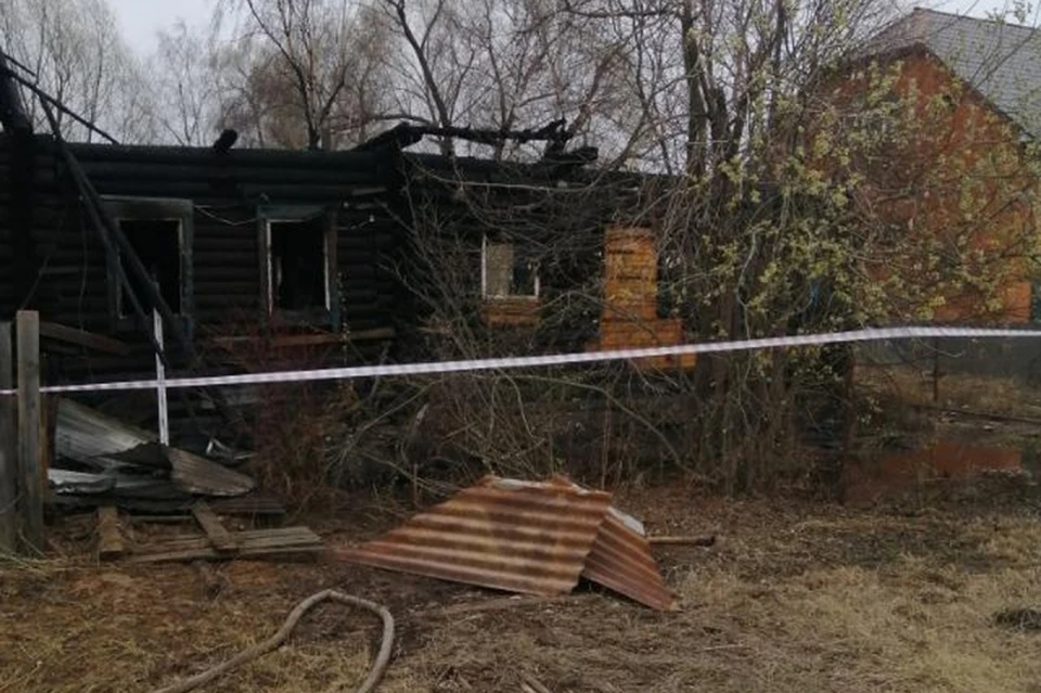 На пожаре погибли взрослые и двое детей. Фото: СКР по Пермскому краю.